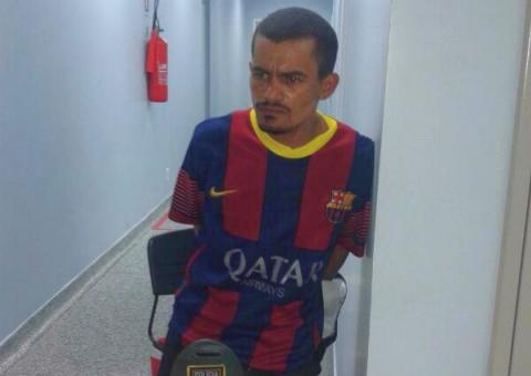 Preso quando embalava drogas